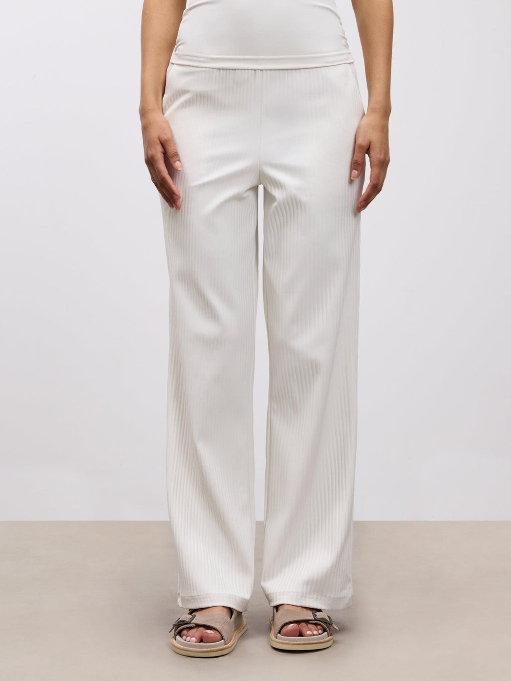 Womens Pleated Trouser in Ecru