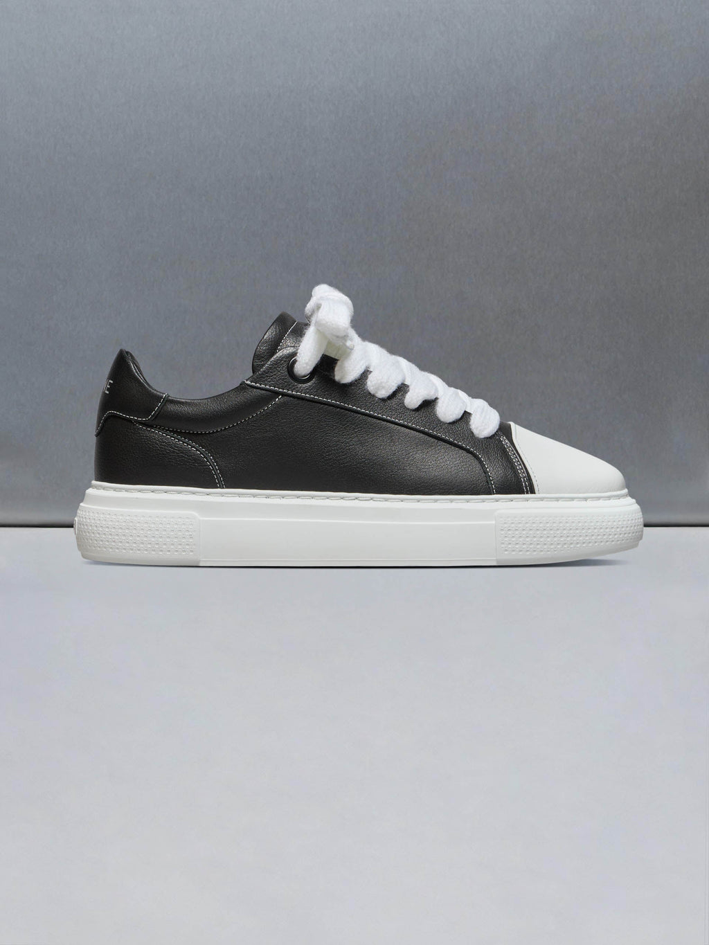 Chunky Essential Trainer in Black White