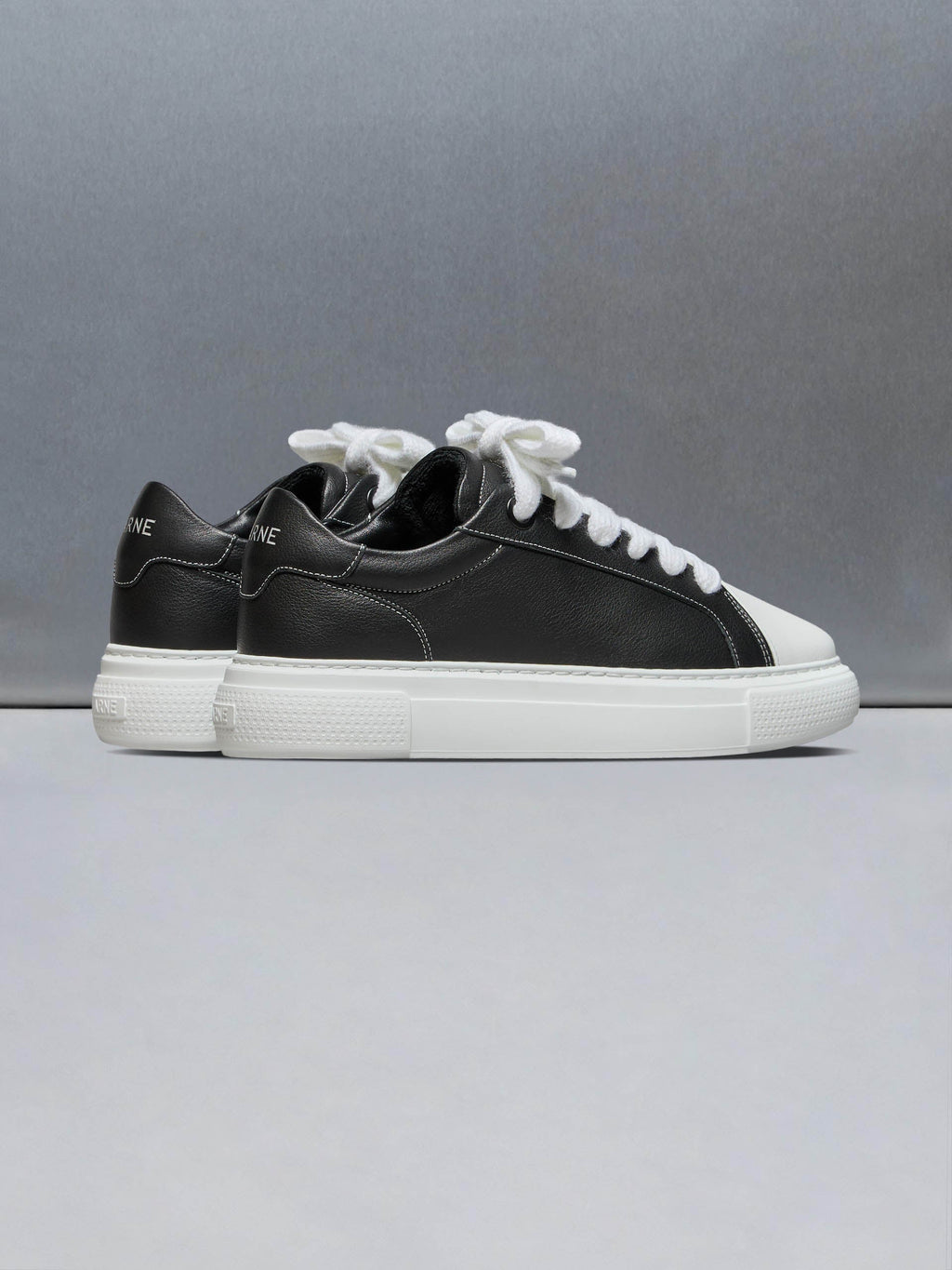 Chunky Essential Trainer in Black White