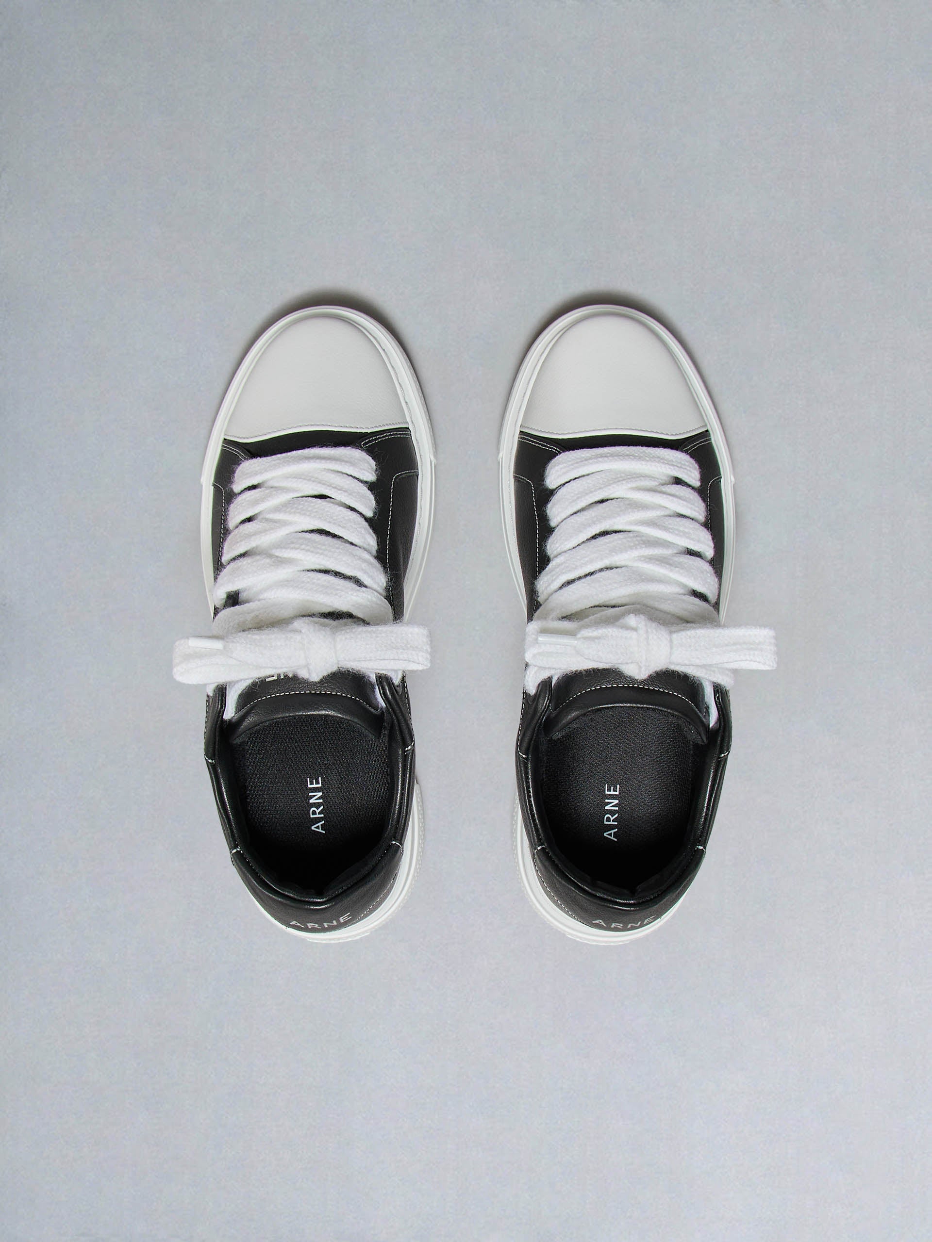 Chunky Essential Trainer in Black White