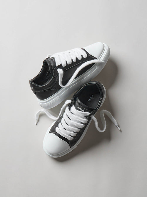 Chunky Essential Trainer in Black White