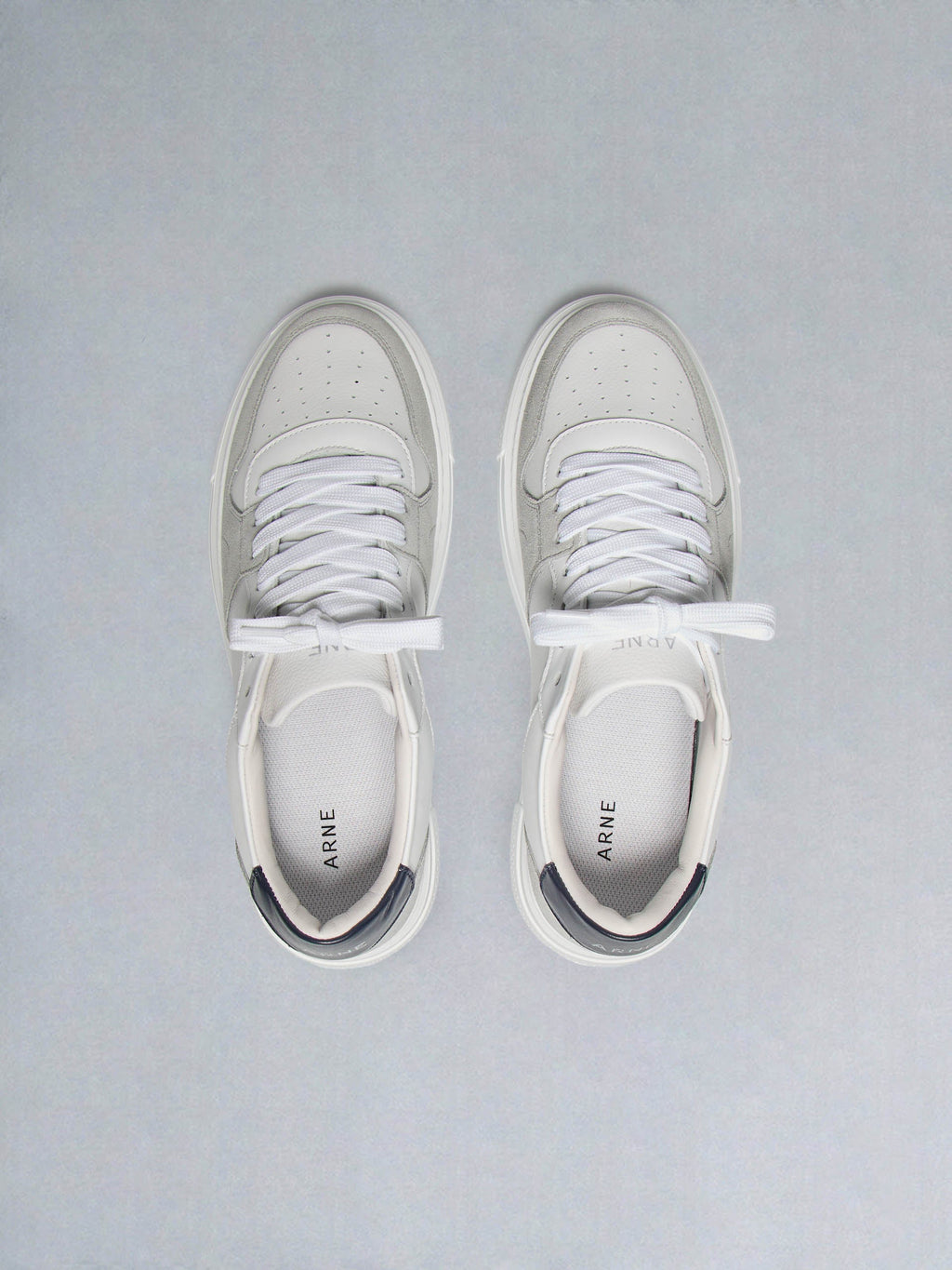 Court Trainer in White Grey