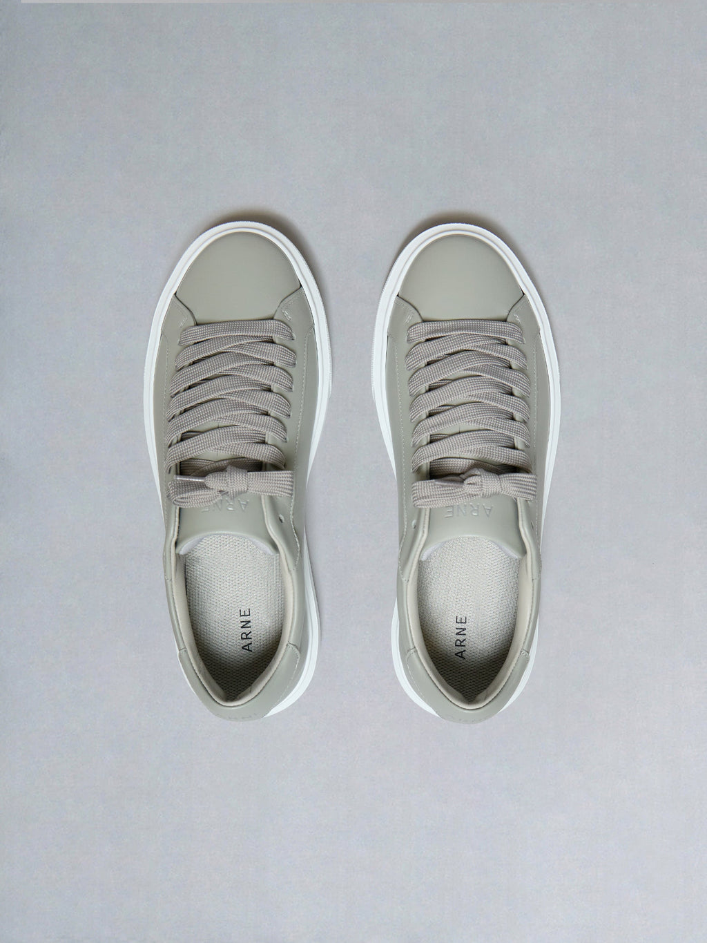 Essential Leather Trainer in Olive