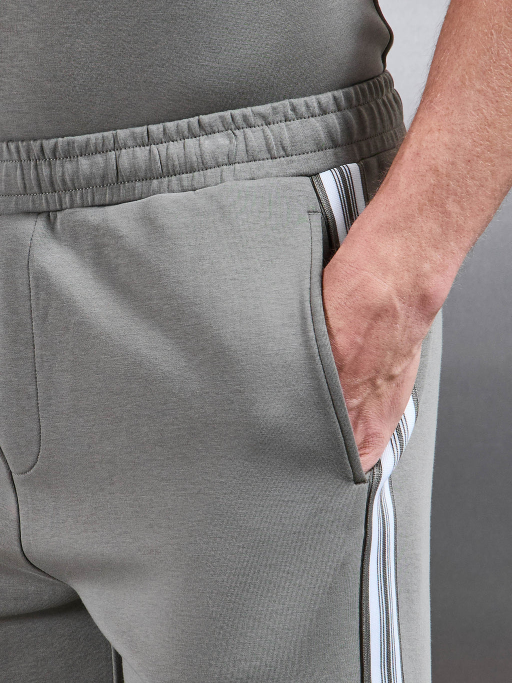Everyday Luxe Stripe Short in Olive