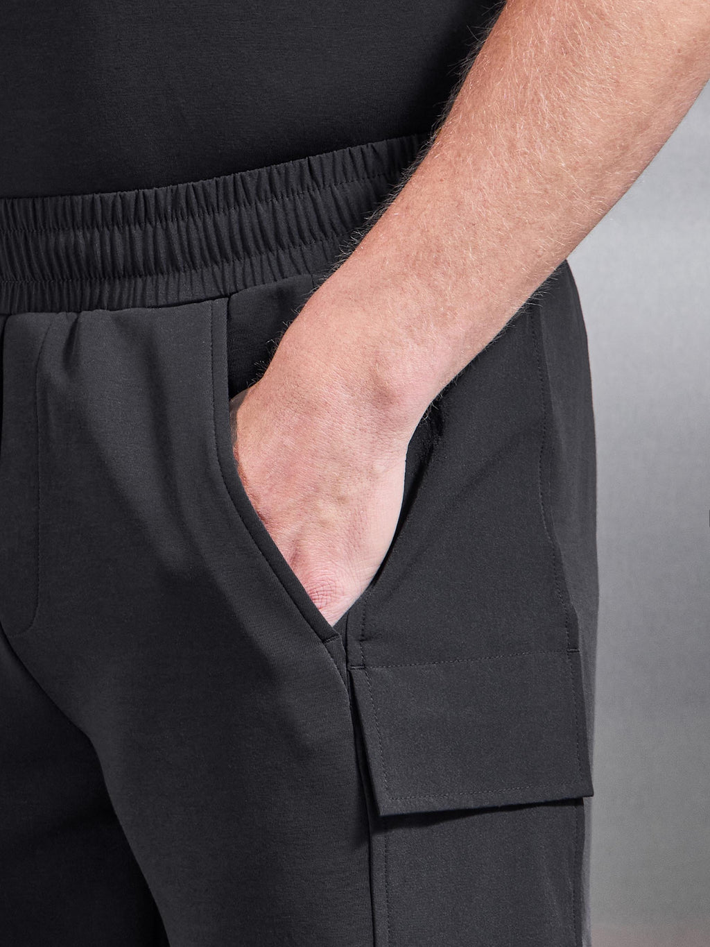 Hybrid Cargo Short in Black