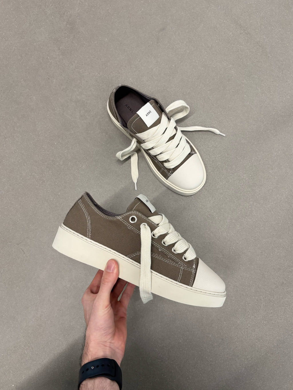 Mid Essential Homerun in Taupe