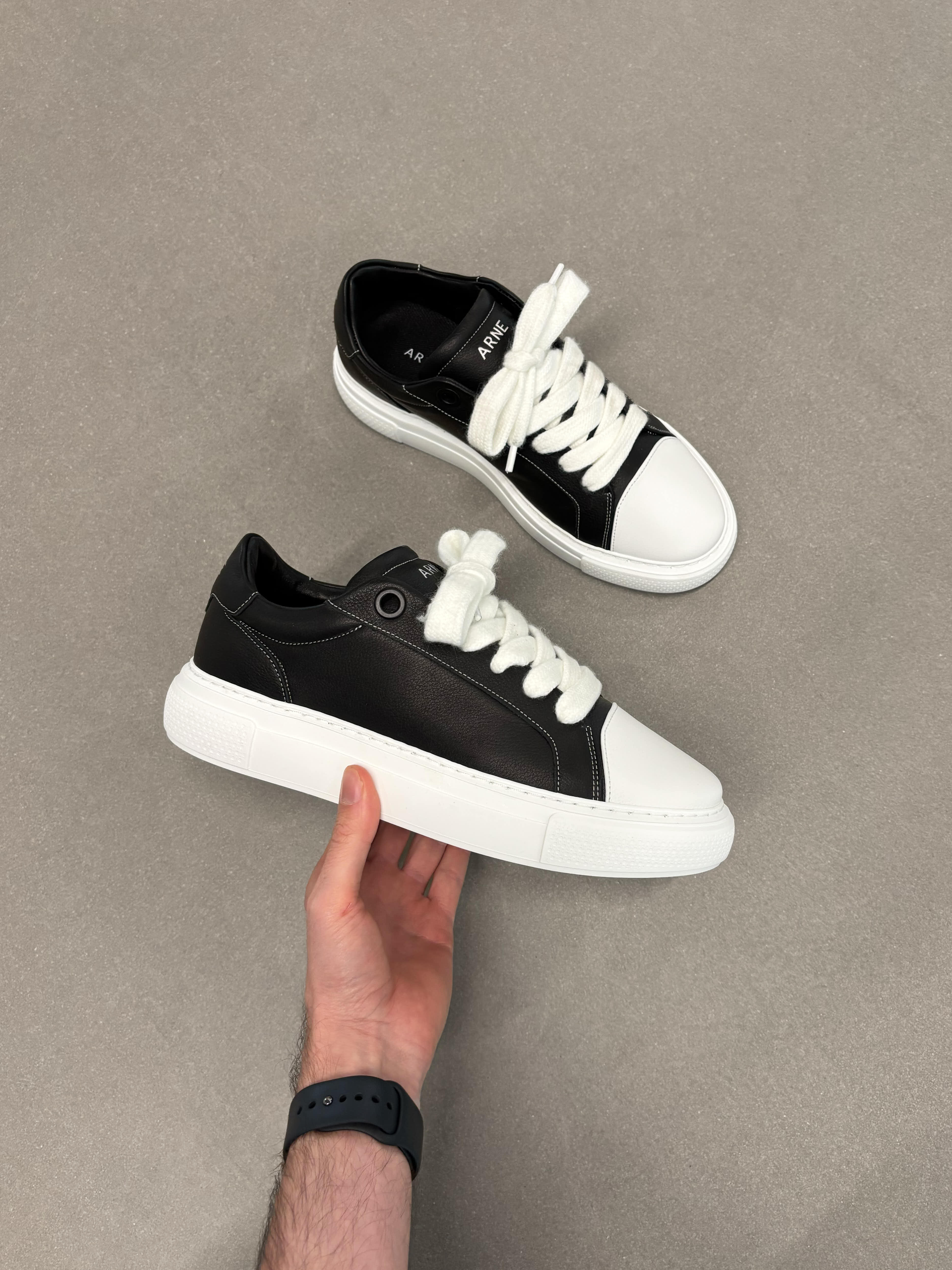 Chunky Essential Trainer in Black White