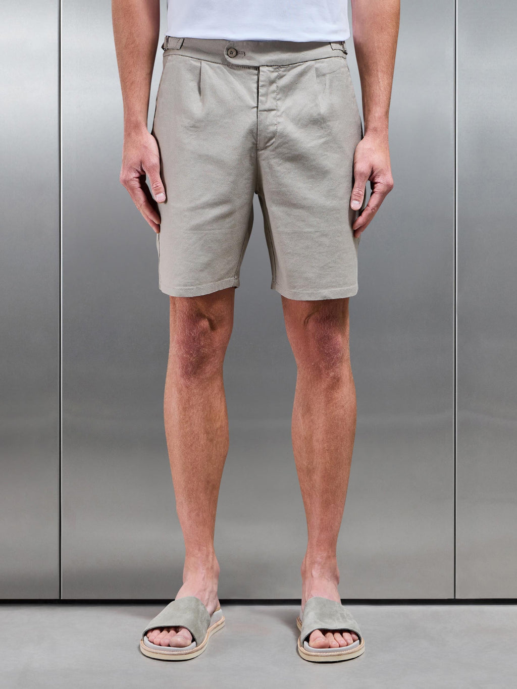 Linen Tailored Short in Light Sage