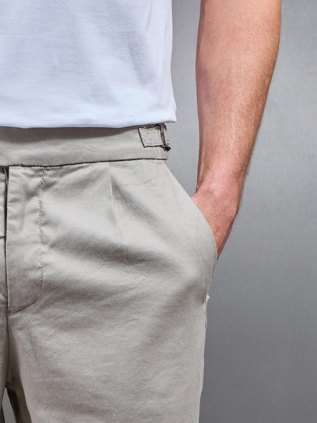 Linen Tailored Short in Light Sage