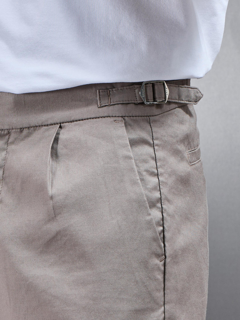 Linen Tailored Short in Taupe