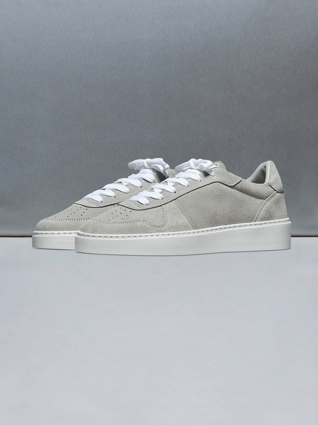 Mid Court Trainer in Light Grey Suede