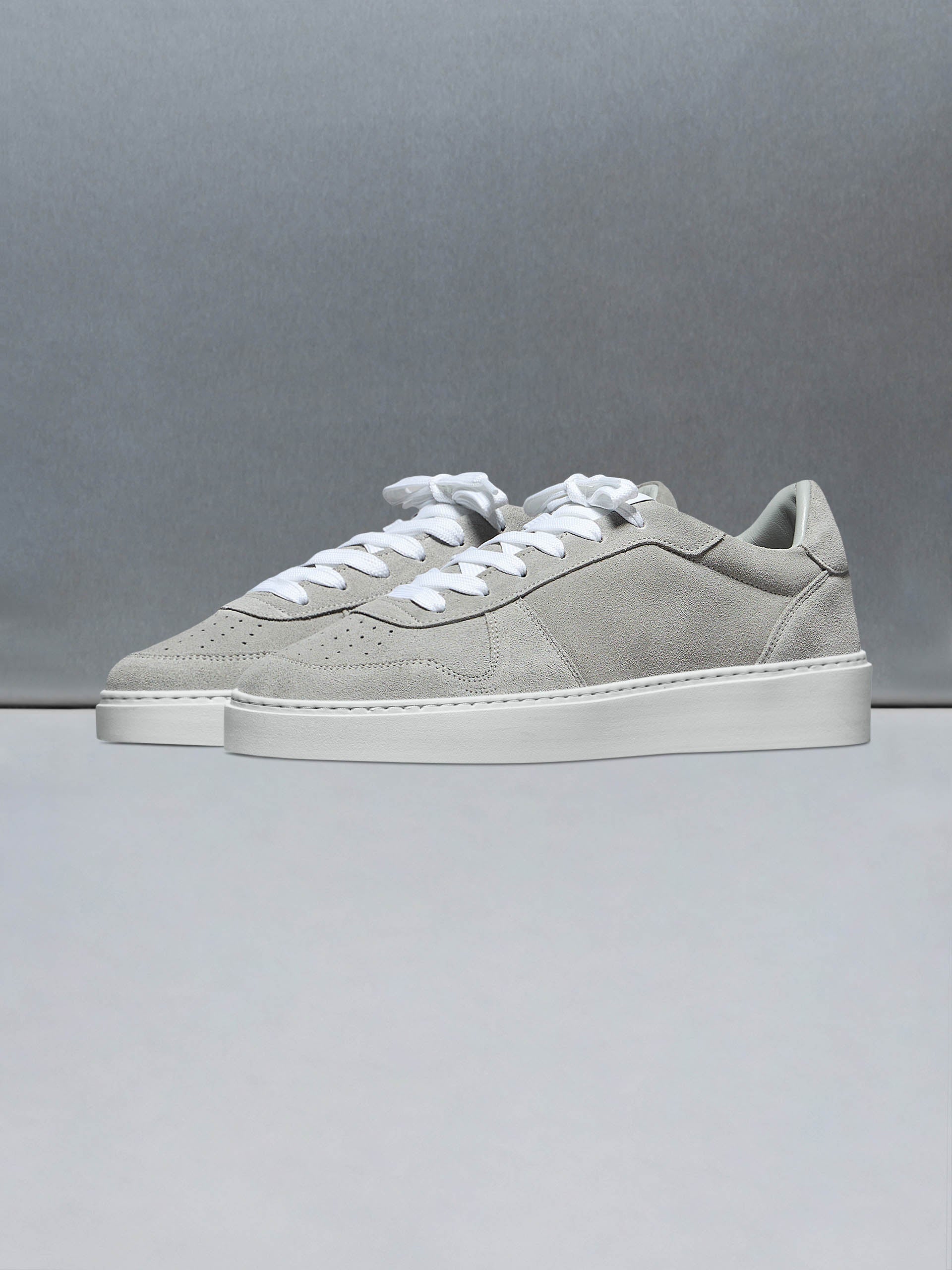 Mid Court Trainer in Light Grey Suede