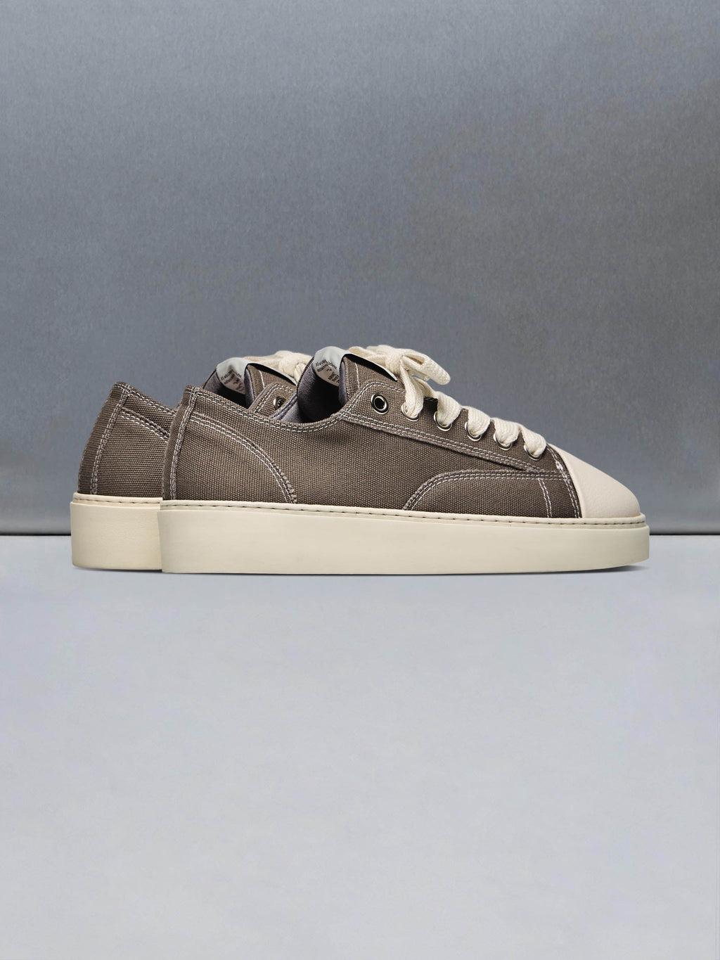 Mid Essential Homerun in Taupe