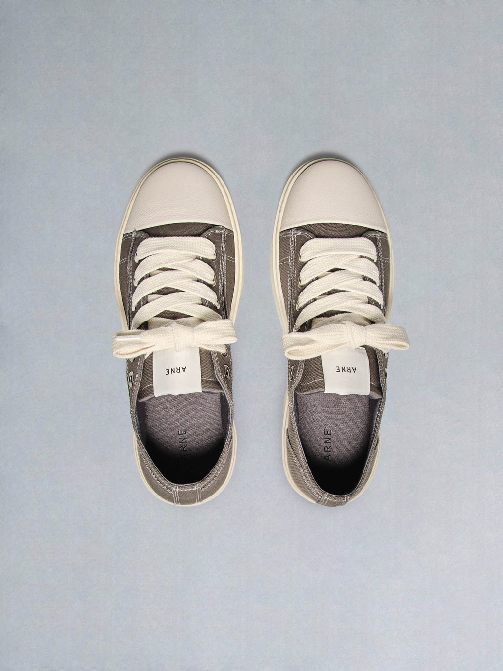 Mid Essential Homerun in Taupe