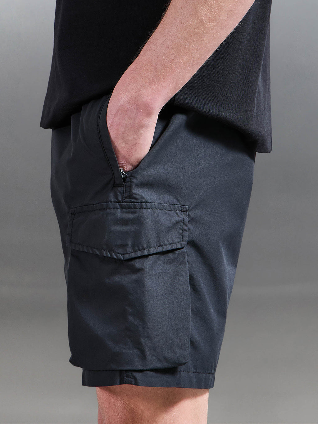 Parachute Cargo Short in Black