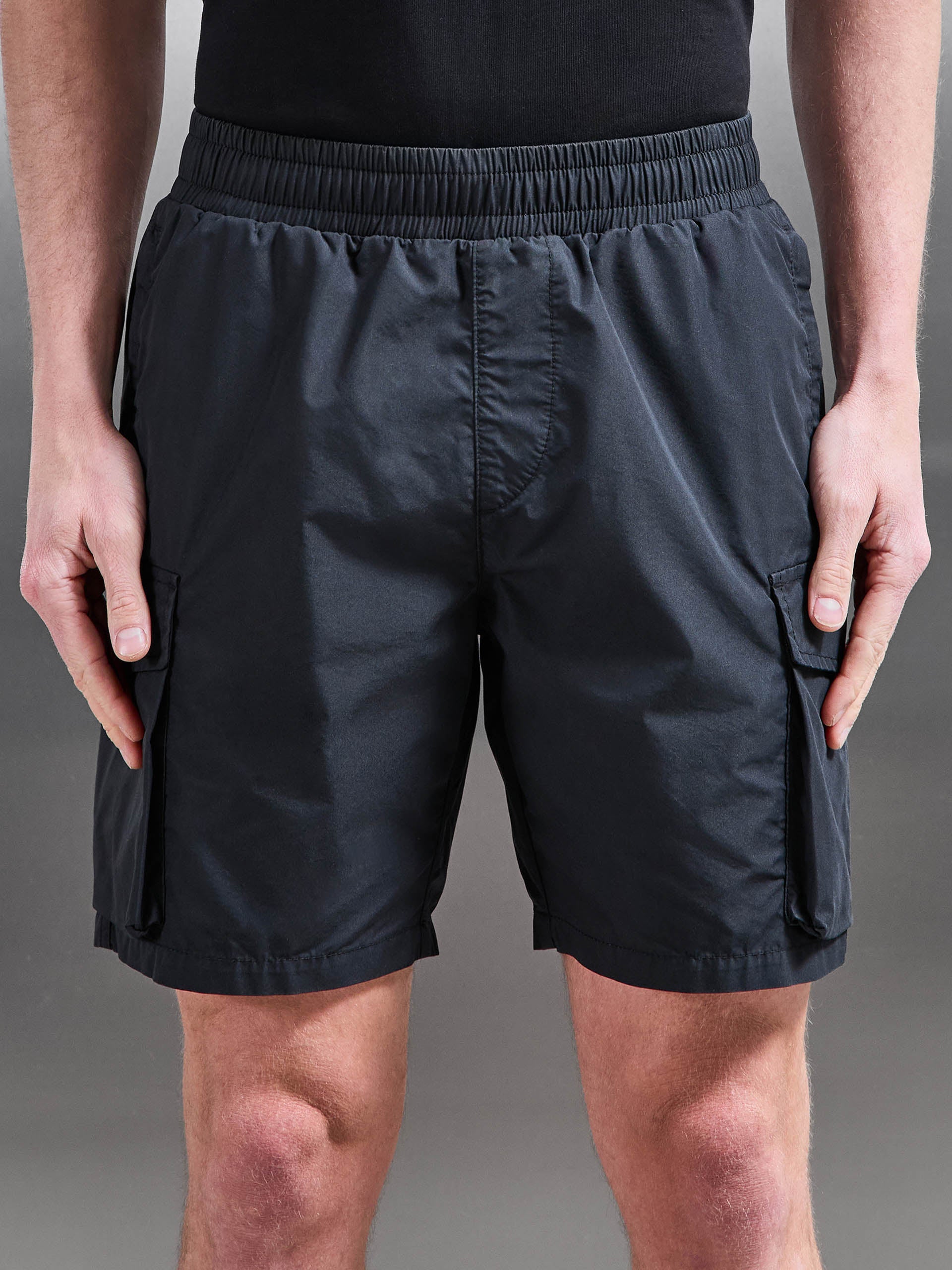 Parachute Cargo Short in Black