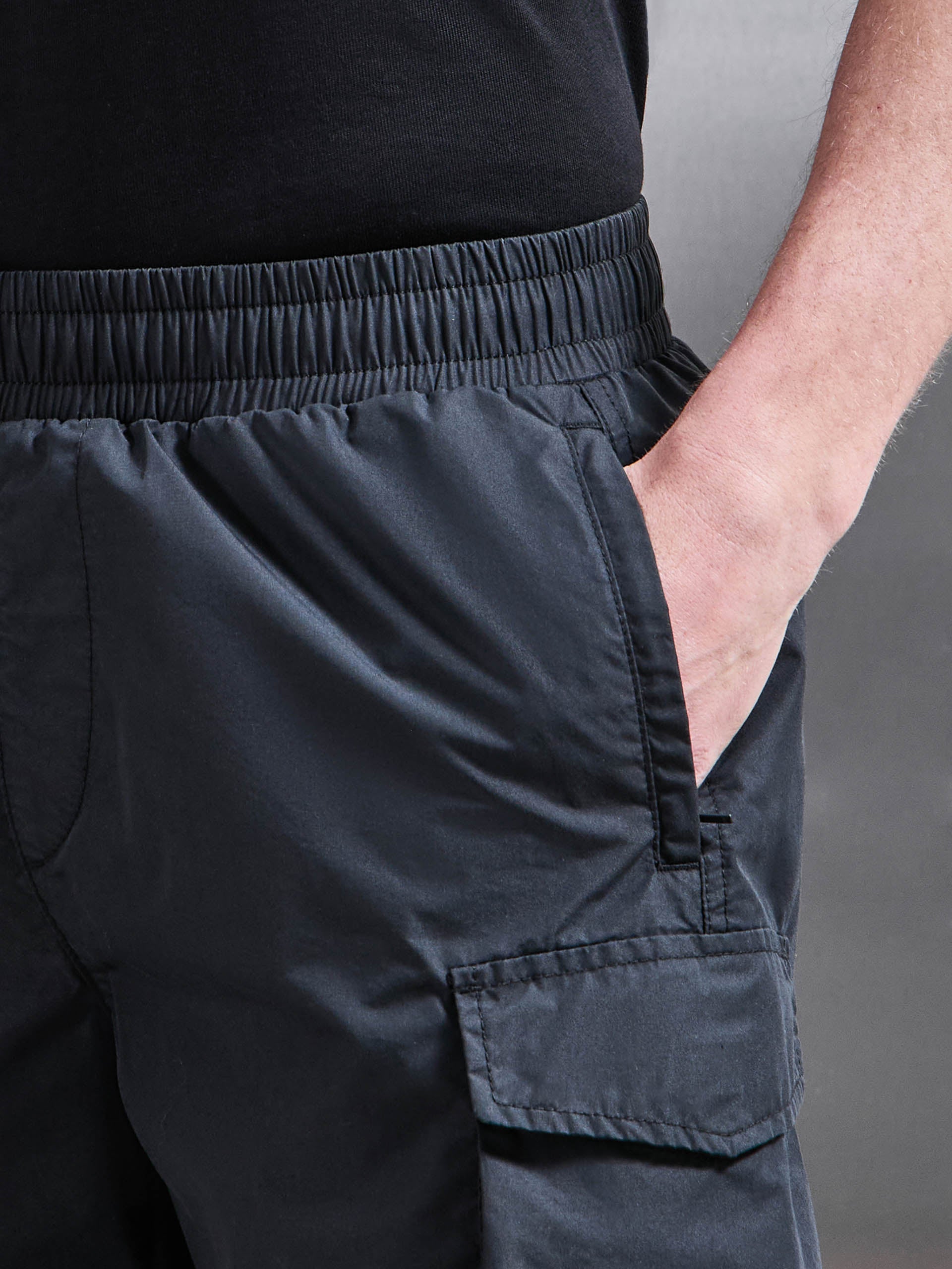 Parachute Cargo Short in Black