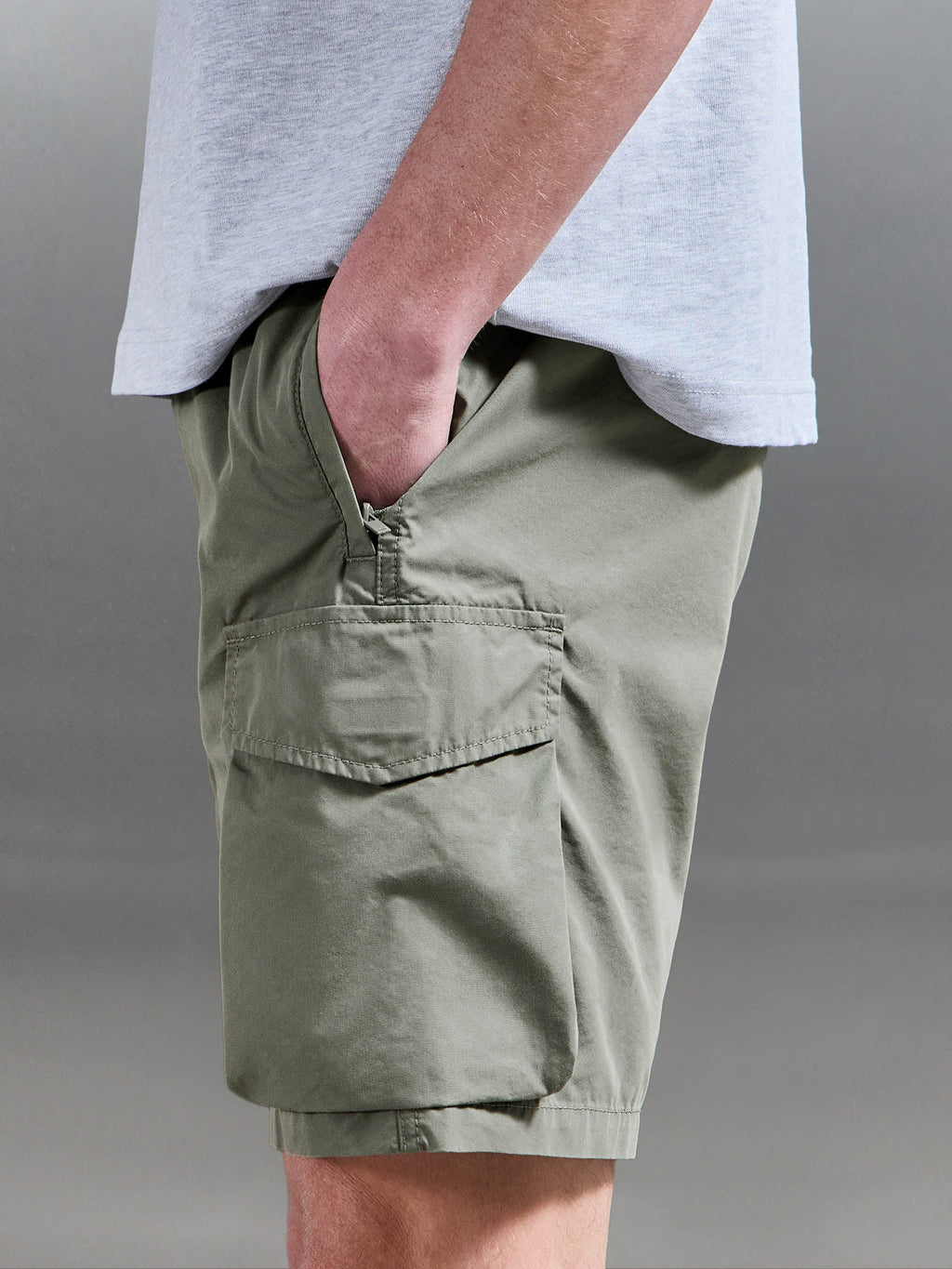 Parachute Cargo Short in Olive