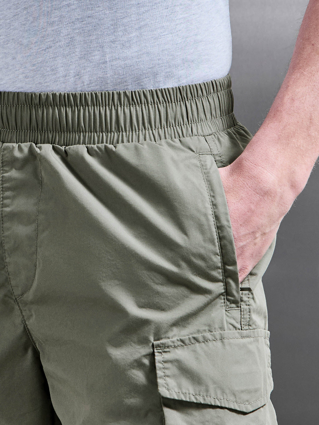 Parachute Cargo Short in Olive